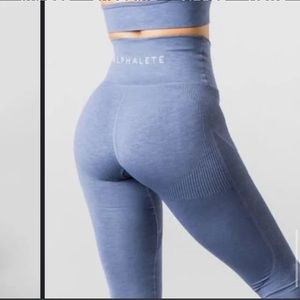 Alphalete SET- French blue. Vault bra and aero legging